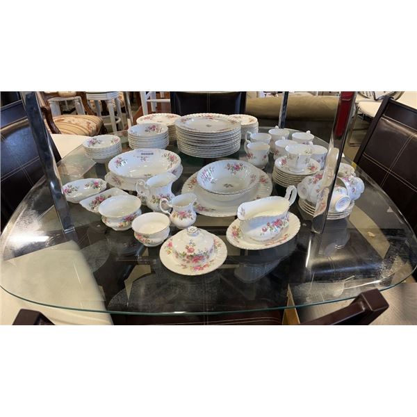 92 PIECES ROYAL ALBERT MOSS ROSE CHINA - INCLUDES PLATES, BOWLS, CUPS, SAUCERS, GRAVY BOAT, SERVING 