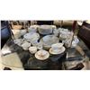Image 1 : 92 PIECES ROYAL ALBERT MOSS ROSE CHINA - INCLUDES PLATES, BOWLS, CUPS, SAUCERS, GRAVY BOAT, SERVING 
