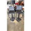 Image 1 : 2 BLACK GAS LIFT BAR STOOLS