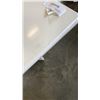 Image 8 : WHITE DINING TABLE WITH 4 CHAIRS