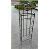 Image 2 : METAL COAT TREE STAND