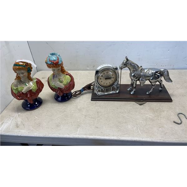 SNIDER HORSE CLOCK WORKING WITH 2 PORCELAIN BUSTS