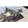 Image 3 : SNIDER HORSE CLOCK WORKING WITH 2 PORCELAIN BUSTS