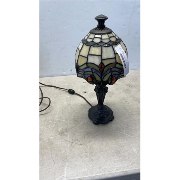 LEADED GLASS TABLE LAMP