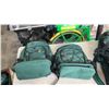 Image 4 : 2 BOXES OF BAGS AND BEDDING