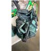 Image 7 : 2 BOXES OF BAGS AND BEDDING