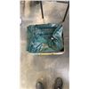 Image 8 : 2 BOXES OF BAGS AND BEDDING