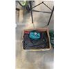 Image 9 : 2 BOXES OF BAGS AND BEDDING