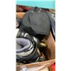 Image 8 : LOT OF LIFE JACKETS, FLOAT BOARD, ROLLER BALDES, SPORTS ITEMS
