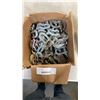 Image 2 : TRAY OF SWAGELOK FITTINGS AND TRAY OF ANCHOR SHACKLES