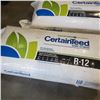 Image 2 : 2 PACKS OF CERTAINTEED FIBRE GLASS INSULATION R-12 THERMAL AND ACOUSTICAL BATTS 135 SQ FOOT PER BAG