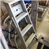 Image 2 : 4FT ALUMINUM A FRAME LADDER AND 5 FT A FRAME WOODEN LADDER