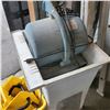 Image 2 : RUBBERMAID MOP BUCKET WITH WRINGER, LAUNDRY SINK AND AIR MOVER