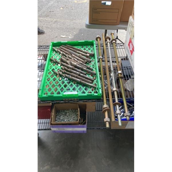 TRAY OF LARGE DRILL BITS AND 3FT THREADED RODS