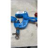 Image 2 : 2 PLATE CLAMPS WITH 4 LAWN MOWER BLADES AND GAUGES