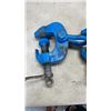 Image 3 : 2 PLATE CLAMPS WITH 4 LAWN MOWER BLADES AND GAUGES