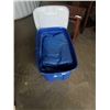 Image 1 : TOTE OF TARPS