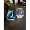 Image 1 : TOTE OF MOVING BLANKETS AND HAMPERS