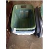 Image 2 : TOTE OF MOVING BLANKETS AND HAMPERS