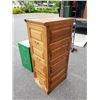 Image 2 : 4 DRAWER OAK FILING CABINET AND 2 DRAWER METAL FILING CABINET