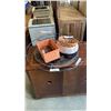 Image 1 : OUTDOOR 30" WALL HANGING AND 4  WICKER BASKETS