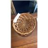 Image 2 : OUTDOOR 30" WALL HANGING AND 4  WICKER BASKETS