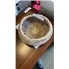 Image 3 : OUTDOOR 30" WALL HANGING AND 4  WICKER BASKETS