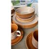 Image 2 : 44 PIECES H AYNSLEY STAFFORDSHIRE ENGLISH IRONSTONE 8 PLACE SETTING - INCLUDES PLATES, BOWLS, CUPS, 