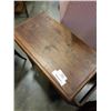 Image 8 : 2 VINTAGE ENDTABLES