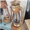 Image 8 : 3 DIETZ NO 80 BLIZZARD OIL LAMPS WITH GLASS