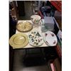 Image 1 : CONAIR BLOW DRYER, BATH BOMB KIT, PLATTERS, FRUIT BOWL AND CLOCK PICTURE FRAME