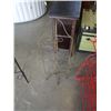 Image 4 : 3 METAL FOLDING RACKS