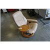 Image 1 : STRESSLESS EKORNES RECLINER WITH SWING TRAY - RETAIL $2000