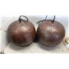Image 2 : 2 METAL PENDENT LIGHTS AND 2 TABLE LAMPS WITH PENDENTS
