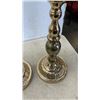 Image 8 : 2 METAL PENDENT LIGHTS AND 2 TABLE LAMPS WITH PENDENTS