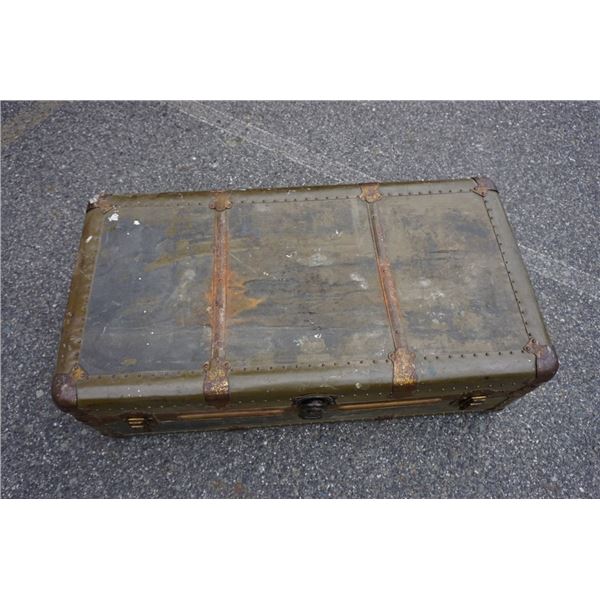 VINTAGE GREEN STORAGE TRUNK