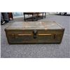 Image 4 : VINTAGE GREEN STORAGE TRUNK