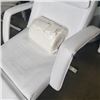 Image 2 : ADJUSTABLE MASSAGE / BEAUTY SALON / TATTOO CHAIR