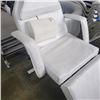Image 2 : ADJUSTABLE MASSAGE / BEAUTY SALON / TATTOO CHAIR