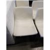 Image 2 : 4 MODERN WHITE CHAIRS