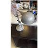 Image 2 : DECORATIVE FAN AND TABLE LAMP