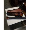 Image 1 : POOL CUE AND VIOLIN