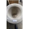 Image 2 : 26 INCH TALL PLANTER