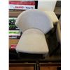 Image 2 : 4 MODERN NEUTRAL TONE CHAIRS