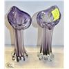 Image 1 : 2 VINTAGE PURPLE GLASS VASES