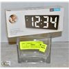 Image 1 : LED CLOCK + MINI GLASS VASE