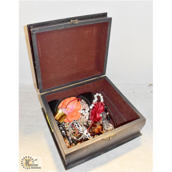 JEWELLERY BOX WITH CONTENTS