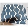 Image 1 : 2 X 40 X 84 DRAPES BLUE AND WHITE