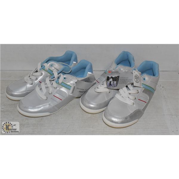 TWO PAIRS OF PEPPERTS KINDER SNEAKER SIZE EU 35