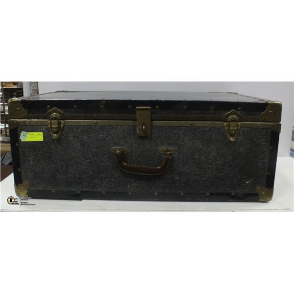 VINTAGE STEAMER TRUNK